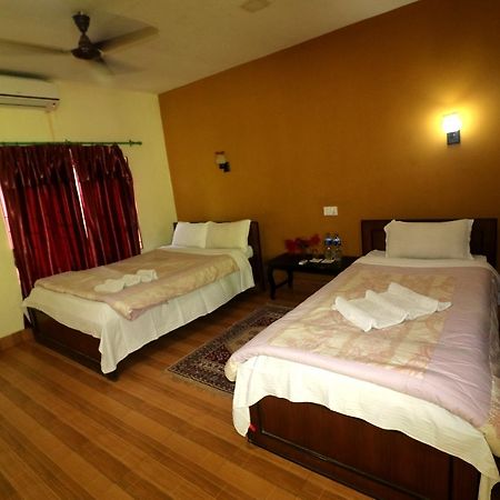 Chitwan Safari Camp & Lodge Sauraha Zewnętrze zdjęcie
