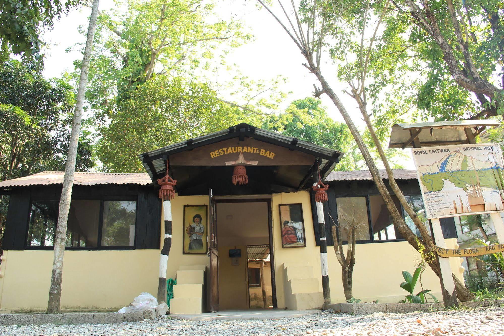 Chitwan Safari Camp & Lodge Sauraha Zewnętrze zdjęcie