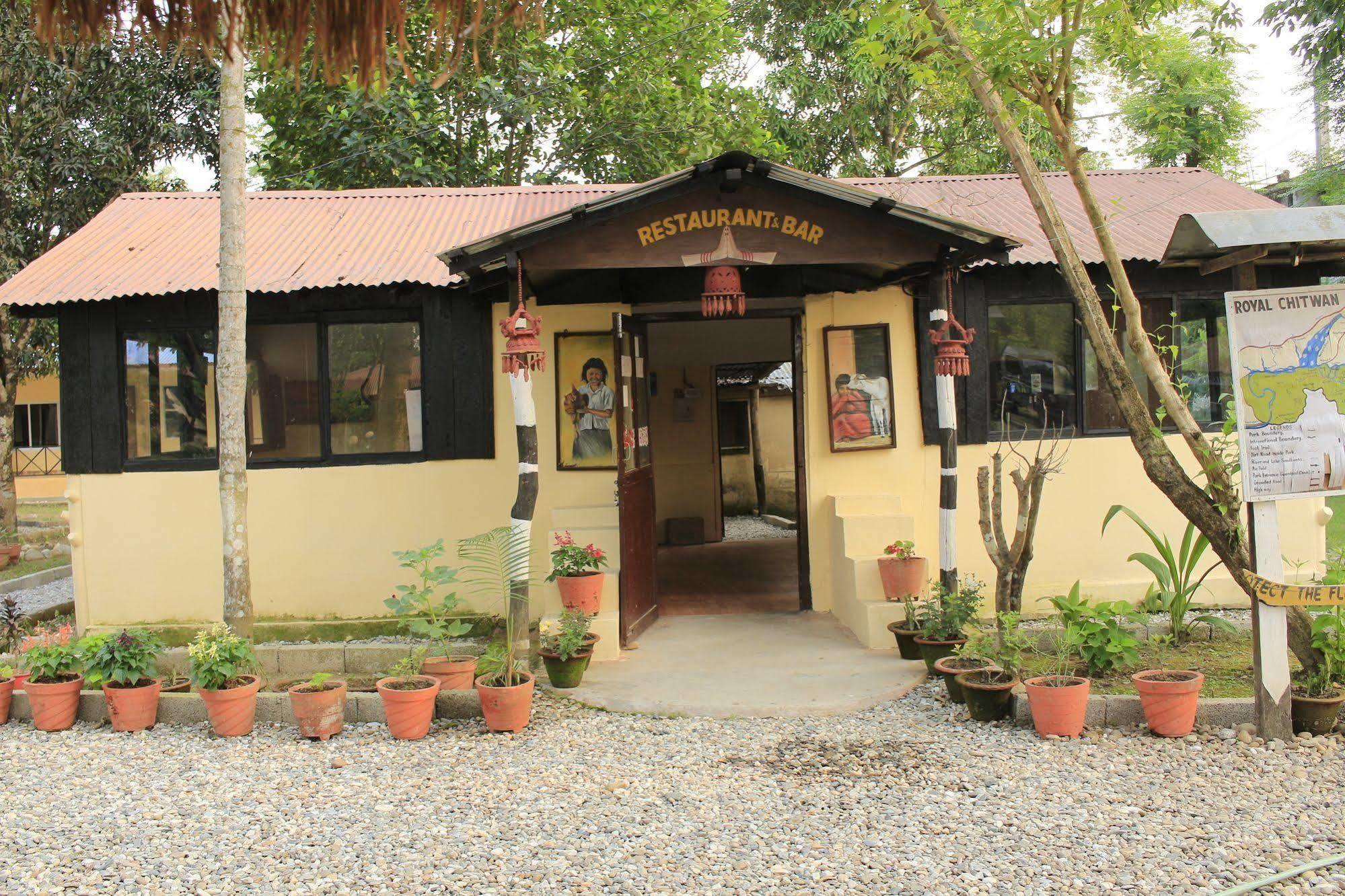 Chitwan Safari Camp & Lodge Sauraha Zewnętrze zdjęcie