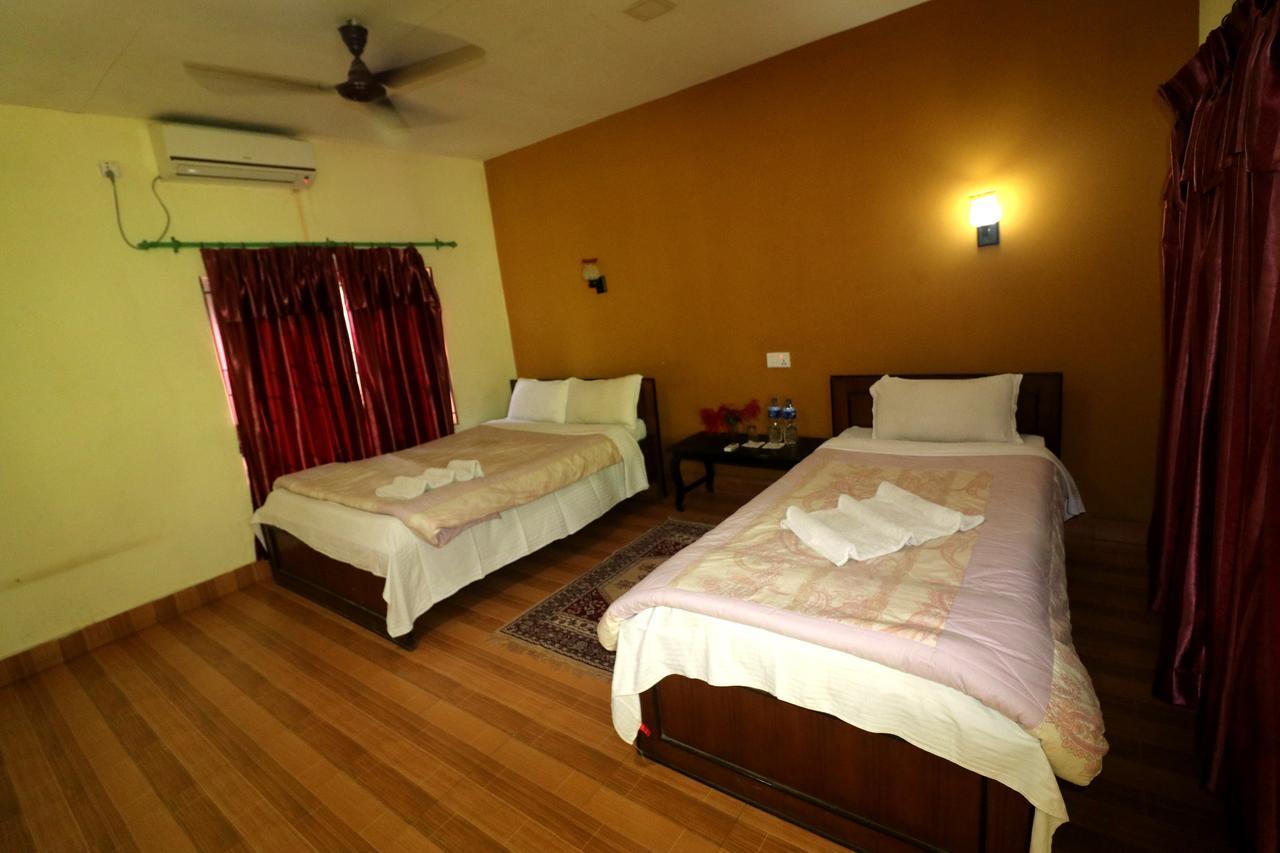 Chitwan Safari Camp & Lodge Sauraha Zewnętrze zdjęcie
